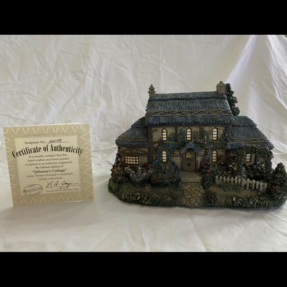 Thomas Kinkade Lamplight Village “Julianne’s Cottage”